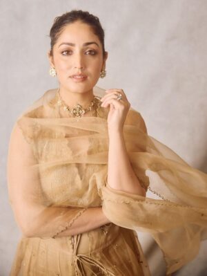 Yami Gautam Instagram - 🤎

Outfit- @shaybyshubhamtak 
Jewellery- @anumerton 
Footwear- @eridani.in 

Styling- @alliaalrufai @alliaandnayaab 
Styling team- @aditisubramaniam 
Makeup- @reshmaamerchant 
Hair- @arvindkumar_hair 
Photography- @kadamajay
