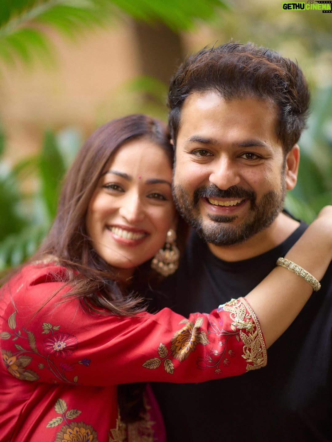 Yami Gautam - 1.5 Million Likes - And it’s DHURANDHAR DAY today !!!! 
Some of the hardest working & gem of people that I know & proud to call them my family !!! You have given all your heart, devotion, dedication , intent, passion , sweat , blood , tears (which you never show) to this film, Aditya !!! Too many emotions running today, many hearts beating together !!! You guys are Dhurandhars in your own might. 
DHURANDHAR Is not a parting gift of 2025 but is here to welcome 2026 for all of us across globe. 🙏🏻
Ab yeh aapki film hai, audience ❤️

Jai  Hind 🇮🇳 
#DHURANDHARinCinemasToday

Congratulations & all the best @adityadharfilms @dhar_lokesh @shivkumarpanicker @vik_now @shashwatology @bishwadeepchatterjee @castingchhabra @preetisheel @smriti.schauhan @vijayganguly @ojas_gautam @ranveersingh @rampal72 @actormaddy @duttsanjay #akshaykhanna @therakeshbedi @saraarjunn #JyotiDeshpande @saregama_official @b62studios @officialjiostudios & entire team 🙏🏻