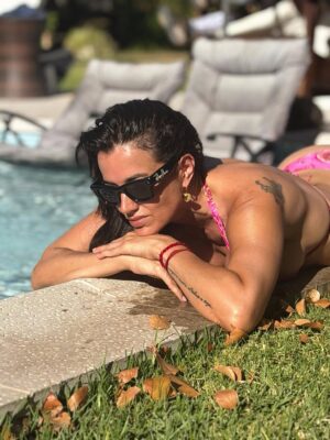 Yamila Reyna Instagram - Últimos días de vitamina ☀️ 
Y ustedes en qué andan?