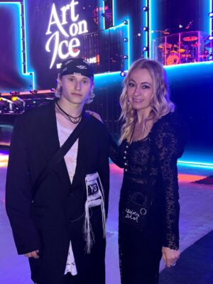 Yana Rudkovskaya Instagram - Даже только ради Ильи Малинина @ilia_quadg0d_malinin стоило слетать в Цюрих на Art on ice ✔️
 

Ilya is not only the best figure skater in the world, but also a very nice guy ❤️