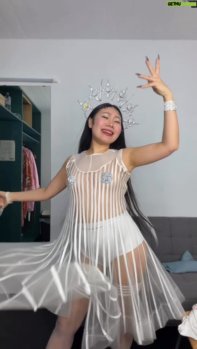 Yang Ge - 71.6K Likes - Будь богиня 🧘‍♀️ не обращай внимания на других голоса. Что думают другие не важно. Важно что как мы думаем о себе :) 👑