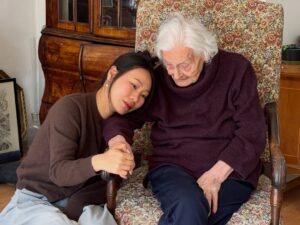 Yang Ge Instagram - She is 101. She was a Top Model. For me she is the most beautiful women in the world I’ve ever seen 🥹❤️ but she doesn’t think she’s beautiful at all… She is my husband’s grandmother. Now she is my Oma too