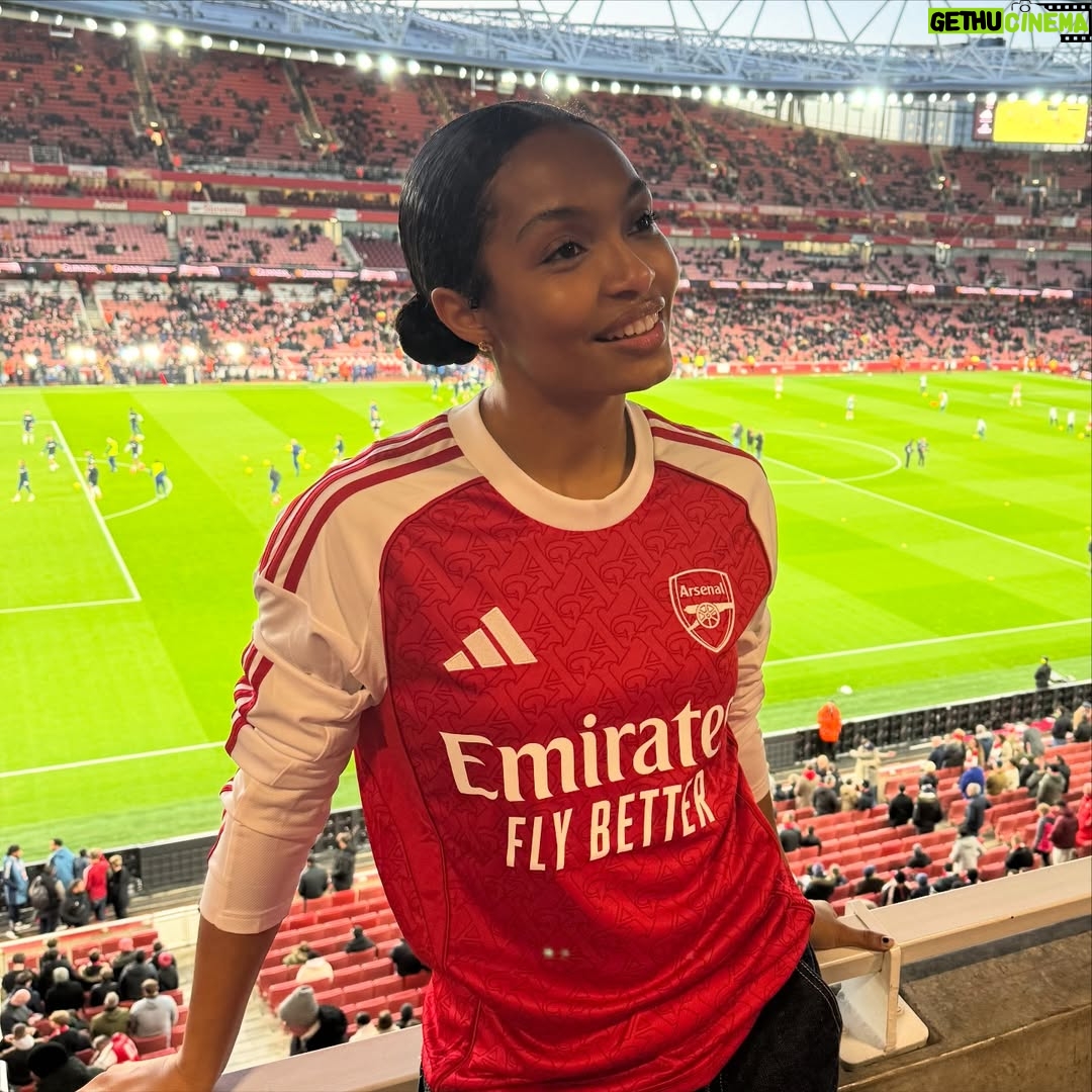 Yara Shahidi - 282.4K Likes - We make it look EZE 💥 Spent a perfect Sunday at my first @arsenal match … but it is far from my last (I couldn’t ask for a better partner to memorize all the chants with than @veekativhu 🤭)