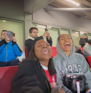 Yara Shahidi Instagram - We make it look EZE 💥 Spent a perfect Sunday at my first @arsenal match … but it is far from my last (I couldn’t ask for a better partner to memorize all the chants with than @veekativhu 🤭)
