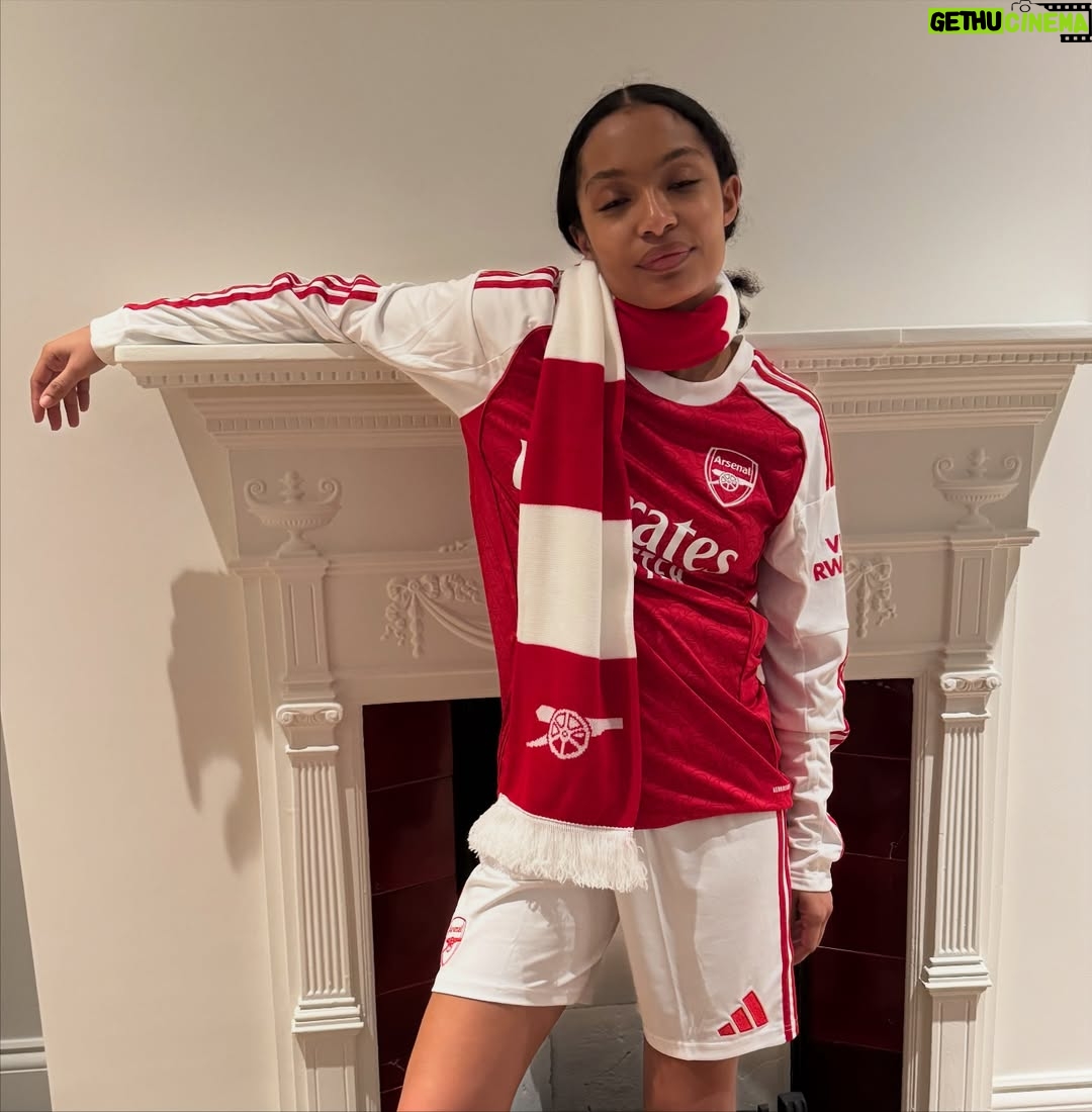 Yara Shahidi - 282.4K Likes - We make it look EZE 💥 Spent a perfect Sunday at my first @arsenal match … but it is far from my last (I couldn’t ask for a better partner to memorize all the chants with than @veekativhu 🤭)