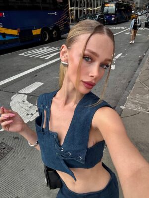 Yaren Alaca Instagram - Can’t get you out of my head🗽