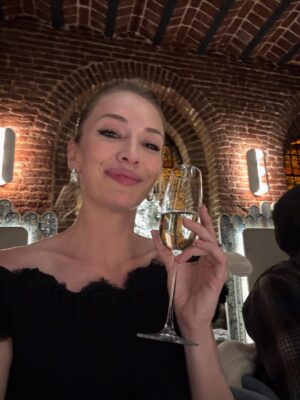 Yasemin Kay Allen Instagram - Ayrılık Da Sevdaya Dahil
To Love, To Lose
@netflixturkiye 
January 15