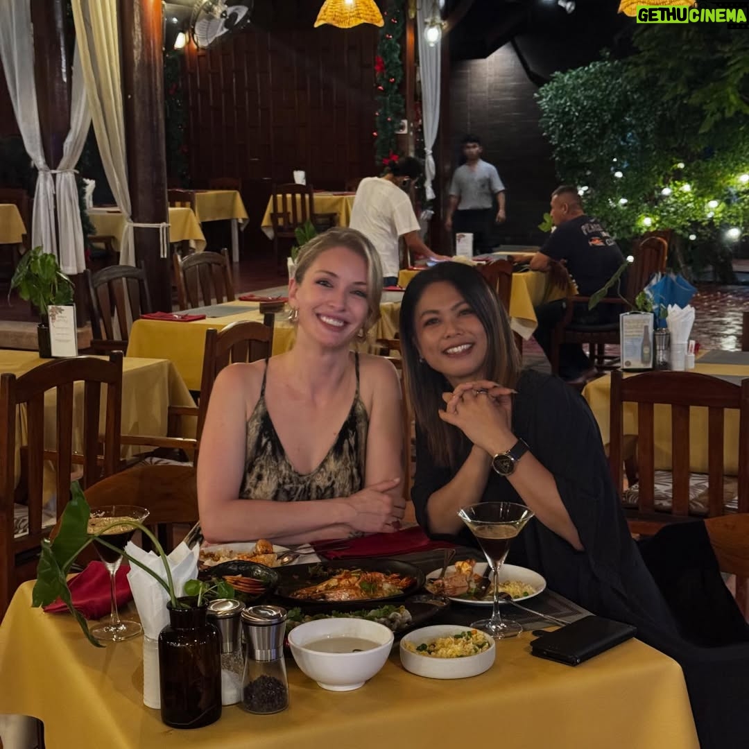Yasemin Kay Allen - 30.8K Likes - Good times.
🇹🇭