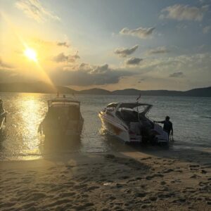 Yasemin Kay Allen Instagram - Good times.
🇹🇭