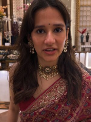 Yashaswini Dayama Instagram - How to get your pictures clicked:
1.Be weird untill you receive instructions 
2.Get a cool outfit check 
3.Be a good girl and smile
4.Micro manage 
5.One with your photographer🫰🏻