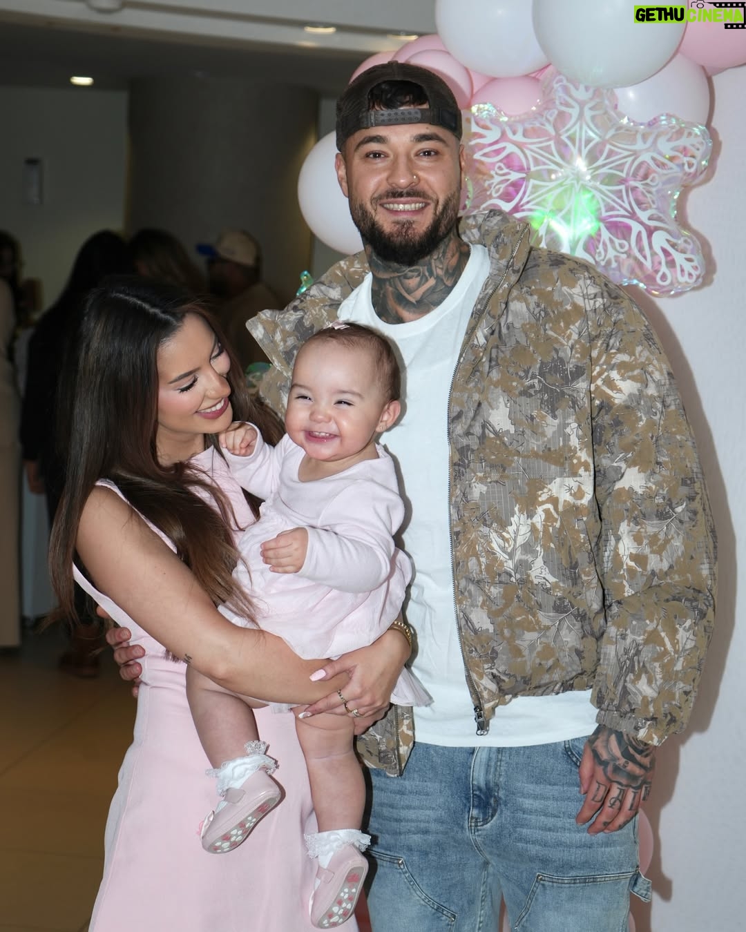 Yazmin Marziali - 3 Likes - happy 1st bday to our baby girl Valencya ❄️🤍

photos: @pinkwaterproductions