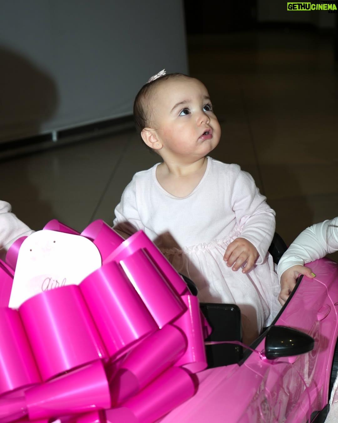 Yazmin Marziali - 3 Likes - happy 1st bday to our baby girl Valencya ❄️🤍

photos: @pinkwaterproductions