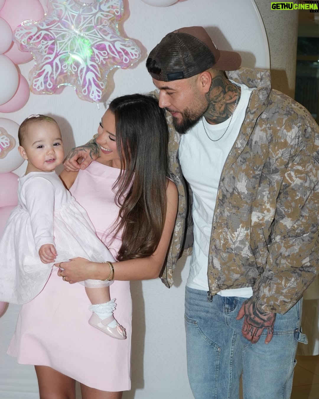 Yazmin Marziali - 3 Likes - happy 1st bday to our baby girl Valencya ❄️🤍

photos: @pinkwaterproductions