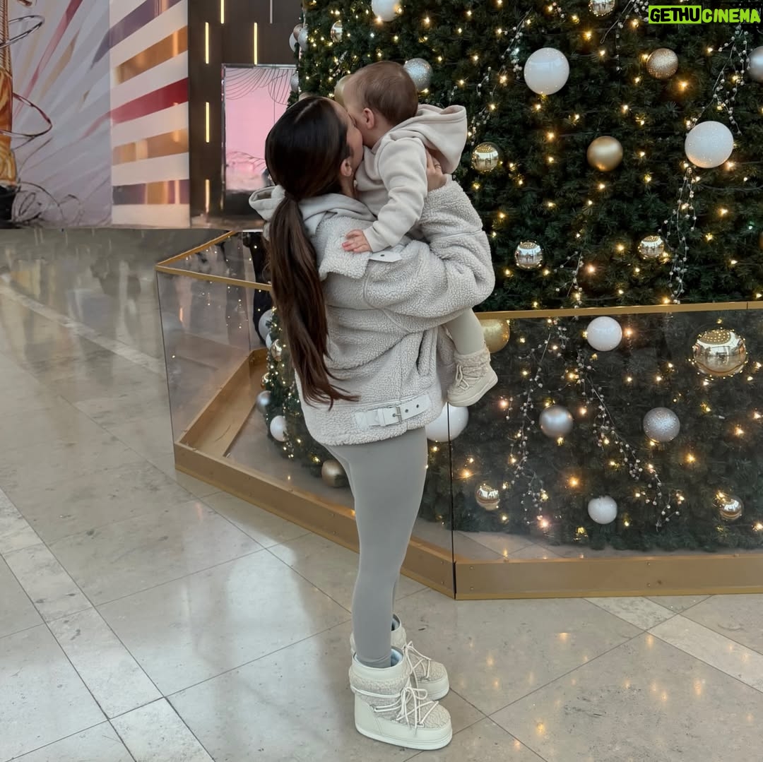 Yazmin Marziali - 3 Likes - her first christmas 🤍