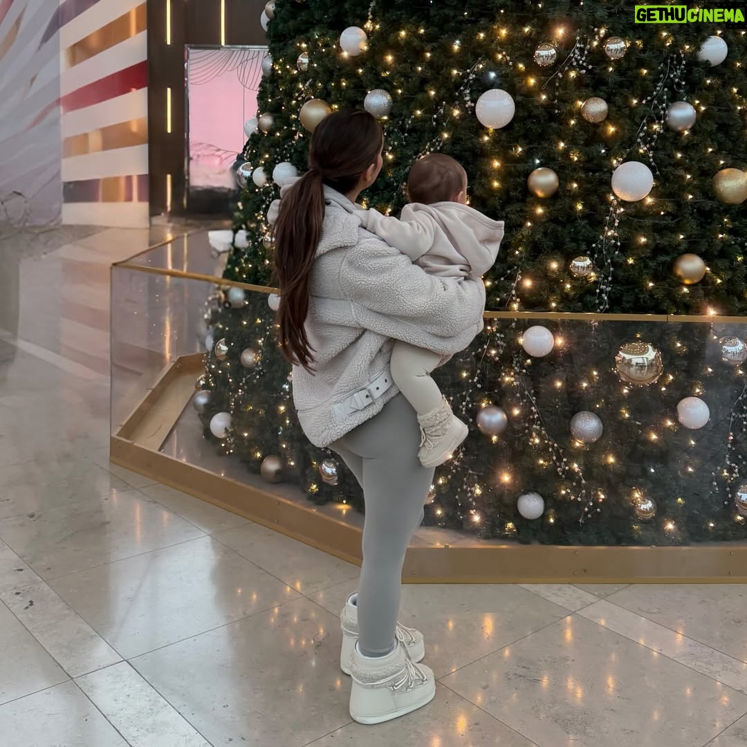 Yazmin Marziali - 3 Likes - her first christmas 🤍