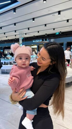 Yazmin Marziali Instagram - having a december baby is elite 🎄🤍
#holidays #decemberbaby #pregnant #baby #christmas