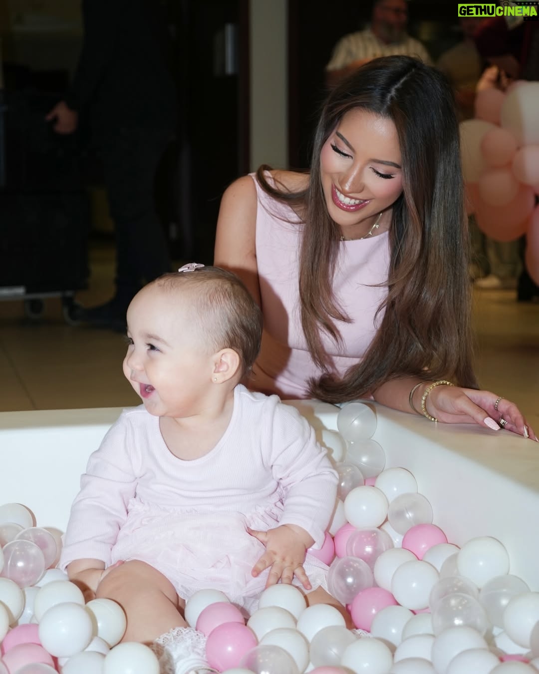 Yazmin Marziali - 3 Likes - happy 1st bday to our baby girl Valencya ❄️🤍

photos: @pinkwaterproductions