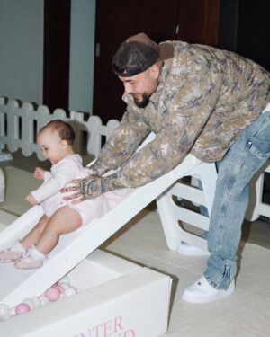 Yazmin Marziali Instagram - happy 1st bday to our baby girl Valencya ❄️🤍

photos: @pinkwaterproductions