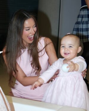 Yazmin Marziali Instagram - happy 1st bday to our baby girl Valencya ❄️🤍

photos: @pinkwaterproductions