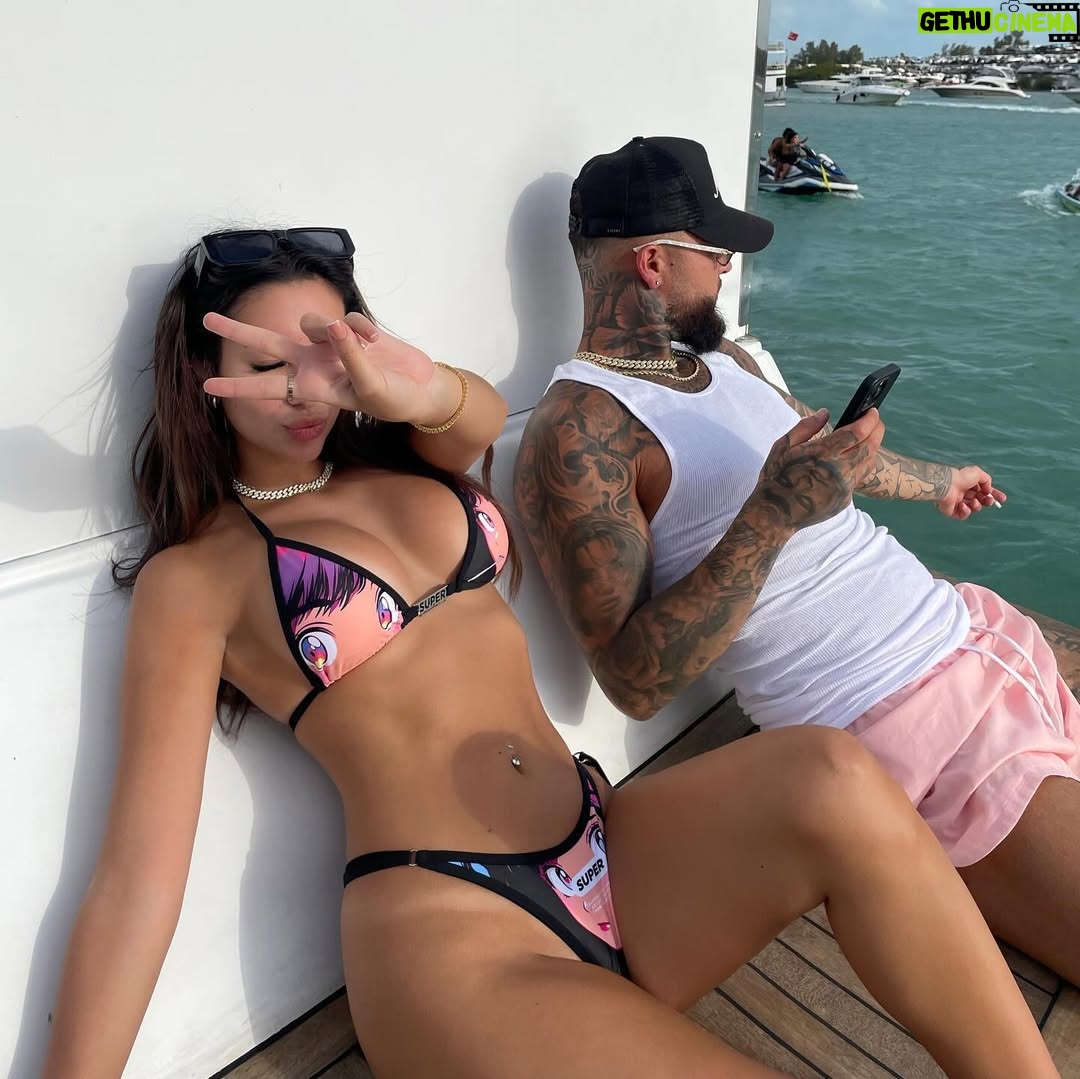 Yazmin Marziali - 18K Likes - 🖤🩷