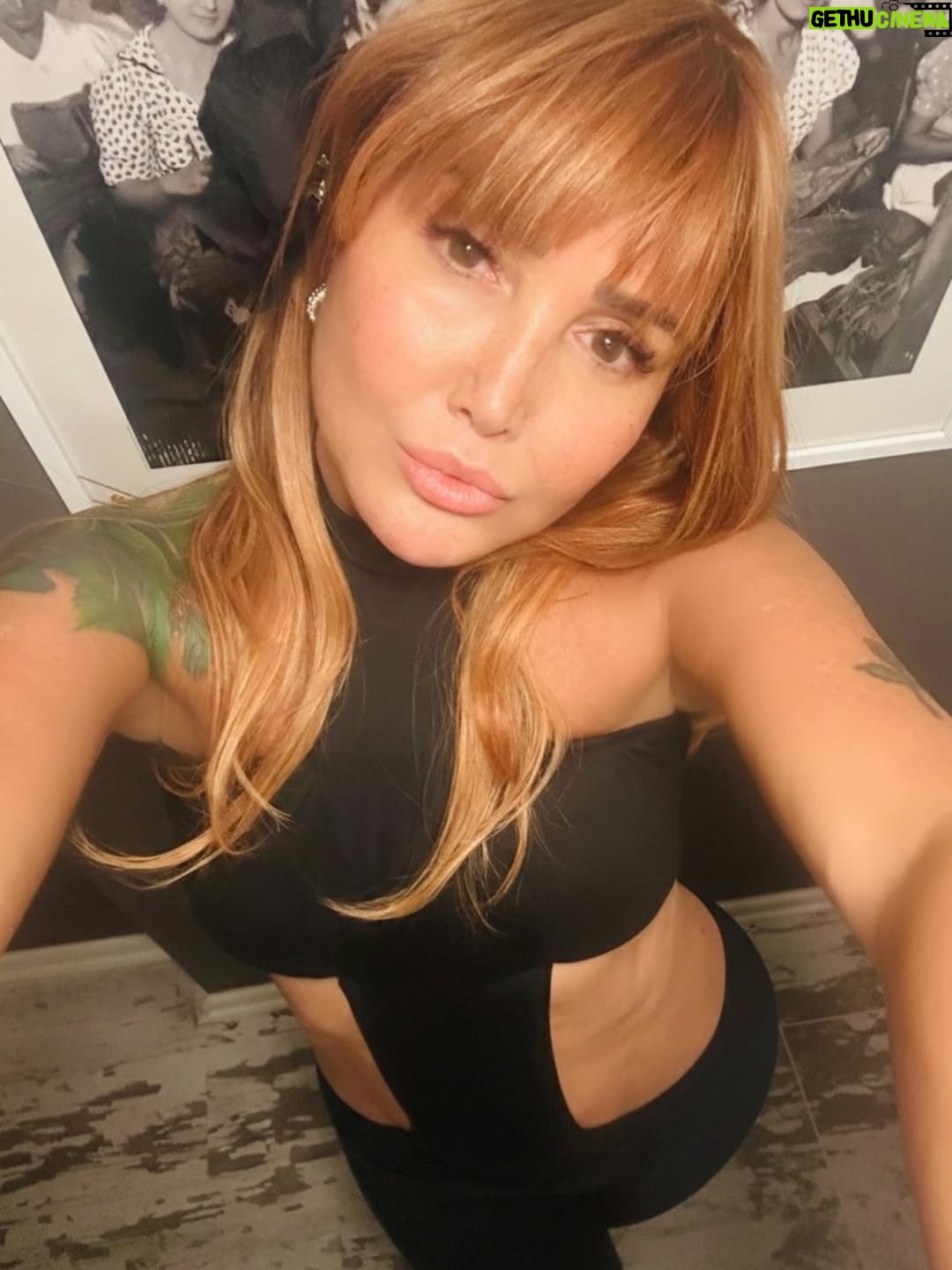 Yonca Evcimik - 4.1K Likes - Bu akşamdan ben 🍀