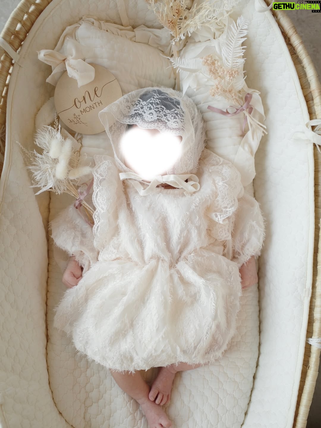 Yoshida Akari - 16.2K Likes - 最近📷🤍

📌1ヶ月フォトセルフで撮ってみた。
2枚目のお洋服ちょっと面白い感じになってしまうのは
何でだろうか📖

📌生まれつき爆毛なのでお風呂上がりは
ヘアセットでパパに遊ばれる娘。

📌娘を寝かせたらどーしても
私の膝にのりたい実家の愛犬たち。
合わせて9kg。重たかわちぃ。
バランス取るのに必死すぎてずっと足踏み踏みしてる。

📌着せるの楽しみだったけつくま🐻

📌ロピアで食材集めて手巻き寿司パーティー。
安くて美味しい。ロピア様様。

📌自分の写真無さすぎて…
あったのは一日の終わりの私🥸笑

もーすぐ現場復帰だ😤❤️‍🔥❤️‍🔥❤️‍🔥