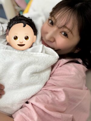 Yoshida Akari Instagram - 応援してくださる皆様にご報告です。
先日、元気な女の子を出産しました👶🏻🤍
.
妊娠発表から、出産に至るまで
ファンの皆様、関係者の皆様に
たくさんの励ましのお言葉やサポートをしていただき
無事この日を迎えられたことに心から感謝しております。
.
慣れないことだらけですが
自分らしく家庭とお仕事を両立させながら
これまでと変わらない私も、新しい自分も
発信していきたいなと思っております。
今後とも温かく見守っていただけたら嬉しいです☺️
.
出産についてはまた落ち着いたら
YouTubeでお話しさせてください🤍