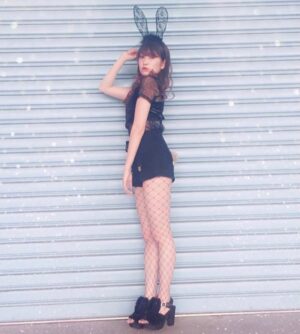 Yoshida Akari Instagram - 2016年🩷💙onespoってブランドが
めっちゃ好きで、とにかく派手に生きてた。笑
.
ちょうどYouTube始めた頃で
とにかく周りの意見に惑わされず、自分信じて
必死で生きた年だったな〜☪️
ここから人生大きく変わった気がする💖
.
あれから10年経った2026年💕
また大きく人生が変わるんだろうな〜🤍わくわく
