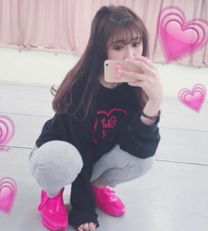 Yoshida Akari Instagram - 2016年🩷💙onespoってブランドが
めっちゃ好きで、とにかく派手に生きてた。笑
.
ちょうどYouTube始めた頃で
とにかく周りの意見に惑わされず、自分信じて
必死で生きた年だったな〜☪️
ここから人生大きく変わった気がする💖
.
あれから10年経った2026年💕
また大きく人生が変わるんだろうな〜🤍わくわく