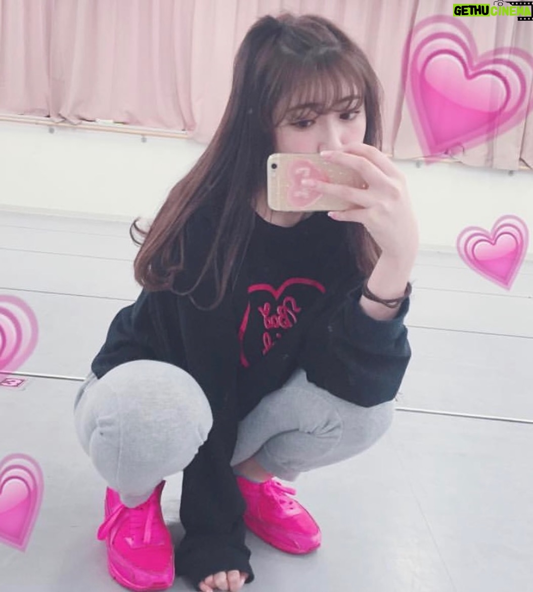Yoshida Akari - 16.7K Likes - 2016年🩷💙onespoってブランドが
めっちゃ好きで、とにかく派手に生きてた。笑
.
ちょうどYouTube始めた頃で
とにかく周りの意見に惑わされず、自分信じて
必死で生きた年だったな〜☪️
ここから人生大きく変わった気がする💖
.
あれから10年経った2026年💕
また大きく人生が変わるんだろうな〜🤍わくわく