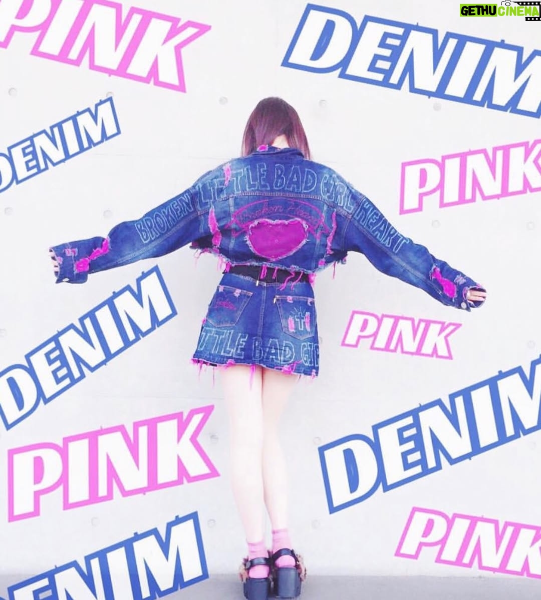 Yoshida Akari - 16.7K Likes - 2016年🩷💙onespoってブランドが
めっちゃ好きで、とにかく派手に生きてた。笑
.
ちょうどYouTube始めた頃で
とにかく周りの意見に惑わされず、自分信じて
必死で生きた年だったな〜☪️
ここから人生大きく変わった気がする💖
.
あれから10年経った2026年💕
また大きく人生が変わるんだろうな〜🤍わくわく