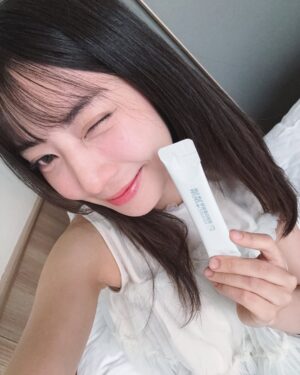 Yu-Hsuan Huang Instagram - 雖然我有買過許多品牌的膠原蛋白粉的經驗
但過去不是太腥就是添加物太多吃起來太甜
因此一直沒有養成吃膠原蛋白粉的習慣( ¯𐃷¯ 💦)
不過有一說一🫵🏻⸝⸝꙳
前陣子開始試用粼粼的膠原蛋白胜肽是我目前吃過的所有膠原蛋白粉裡味道最好的一款了!!!!
如果妳也跟我一樣
是會在意食物殘留在口腔味道的水水們
那應該都有遇過那種吃完偏甜的膠原蛋白粉後
殘留在舌根的甜味會漸漸變得有點酸臭( ・᷄ᯅ・᷅ )
但粼粼的膠原蛋白胜肽非常細緻
沒有任何腥味 只有淡淡的甜味
乾吞後嘴裡還是超!清!爽!
成分也非常單純
使用日本百年大廠的膠原蛋白
來源透明 經SGS檢測
無雌激素、無重金屬、無西藥成分沒有過多的添加物
讓我這次出國三個禮拜
直接毫不猶豫把它裝進行李箱中𖧷 ⁺.
就算行程再累
我的氣色依然超~級~好~ ( -᷄▽-᷅ و(و ♬
而且現在是早鳥優惠現折$100!
只到6/10 大家快去官網下單吧𓅯 ✨
🔗 https://www.linglingbebetter.com