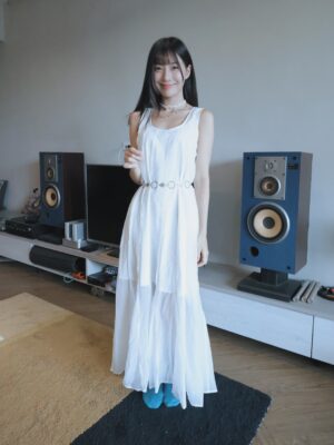 Yu-Hsuan Huang Instagram - 雖然膚色偏黃
但穿來穿去好像還是最適合白色︎︎ 𖧷 ⁺.
👗 @no.11official