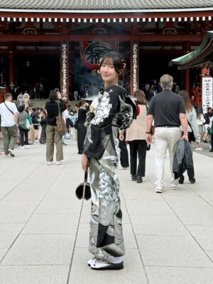 Yu-Hsuan Huang Instagram - 去趣上片囉~帶大家來一起玩東京五大之最✨
這次還回訪了 @kimonomiyabi
挑戰黑道千金風的和服!
只能說不愧是振袖⋯真的超有架勢又精緻
但我怎麼還是一臉很好欺負( ߹▽߹ )?
是因為故意選了Hello kitty髮飾
製造反差萌的關係嗎(?