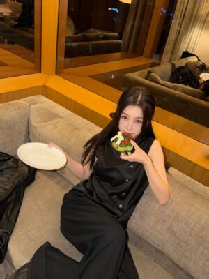 Yu Shuxin Instagram - #speedandlove  in hk😋