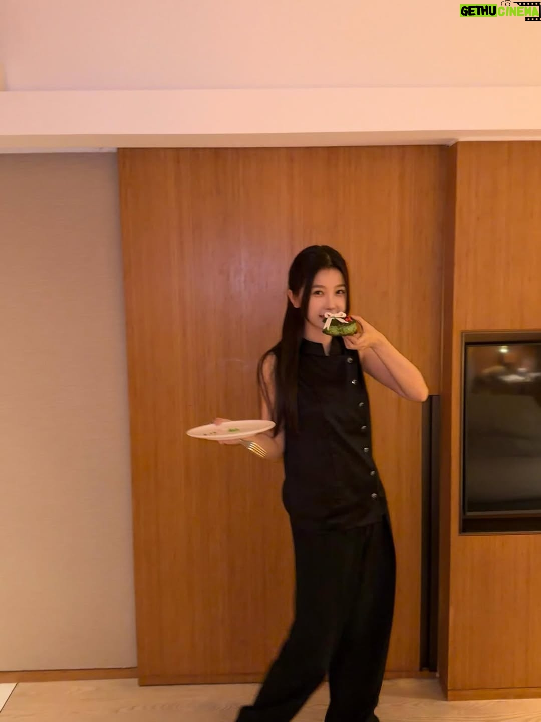 Yu Shuxin - 1.1 Million Likes - #speedandlove  in hk😋