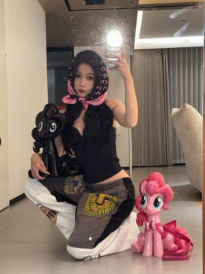 Yu Shuxin Instagram - 🖤🩷