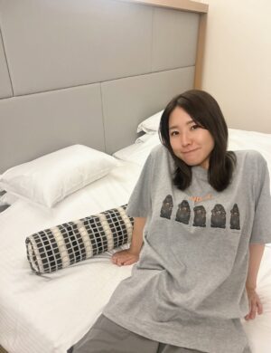 Yui Natsuki Instagram - 沖縄
みんなに「何が一番楽しかった?」と聞いたら
満場一致でトランプと答えていました🃏
(もちろん観光も楽しかったけど)
みんなに見て欲しい、わたしのかわいいパジャマをしれっと添えて
次は島に行きたい