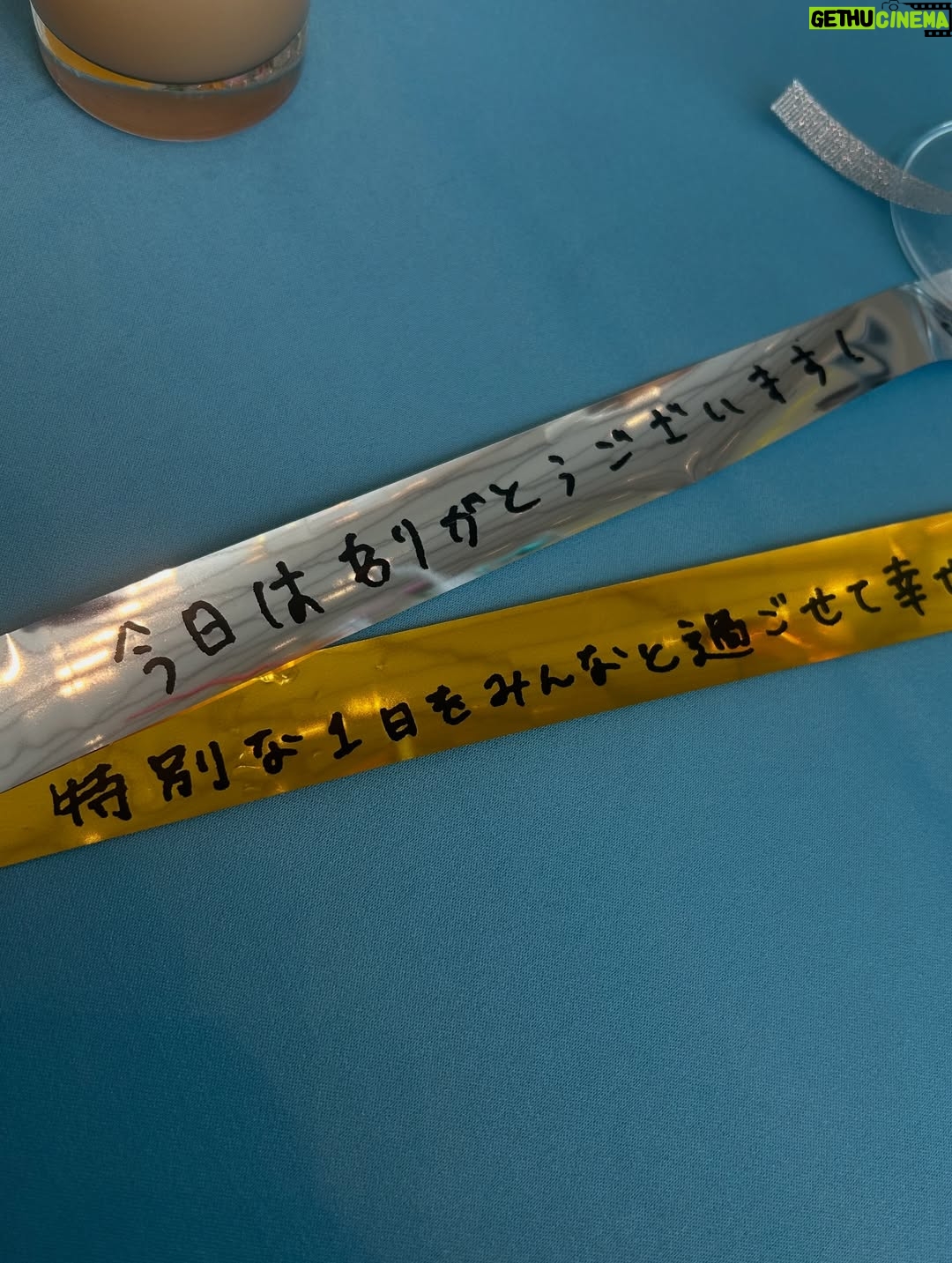 Yui Natsuki - 3.4K Likes - 夏と最近

あれだけ去年から食べたいと言っていたベトコンは、飛騨牛サーロインの脂身によってすっかり忘れました

24年来のお友達の結婚式に前泊して
久々に同級生と修学旅行みたいな夜を過ごして
たのしかったです(めでたい💐)

最近は、夜たくさん歩いてます
この時間が結構すき🚶‍♀️‍➡️
今年はまだ白いです

#岐阜