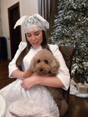 Yulia Mikhalkova-Matyukhina Instagram - В Новый Год в семье у Юли-зайки все остальные тоже зайки! 🥳🐰🥂🎄