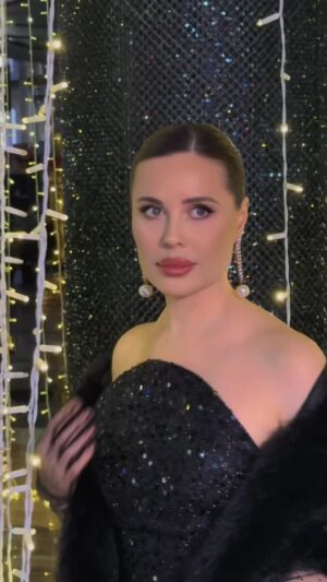 Yulia Mikhalkova-Matyukhina Instagram - С новогодним визитом в Екатеринбурге!🍾🎄❤️🔥