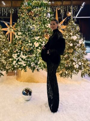 Yulia Mikhalkova-Matyukhina Instagram - И год проходит, и мечты сбываются…✨