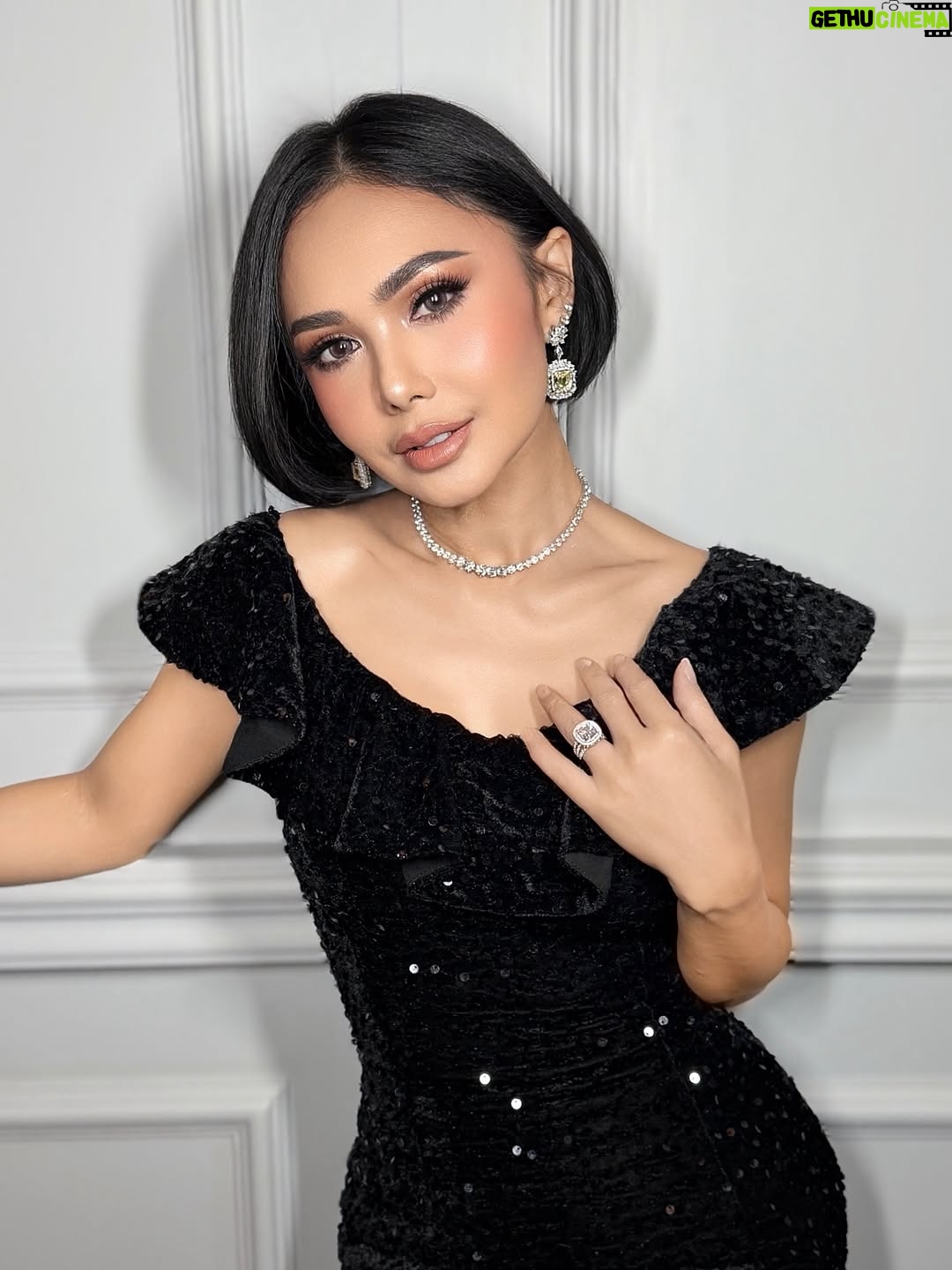 Yuni Shara - 2.5K Likes - Glam session for MY PANUTAN @yunishara36 . Thankyou for having me Mbakuu yang cantiknya inside and out🤗🩷

MUA @larasocta__ 
Hair @deva_dadang