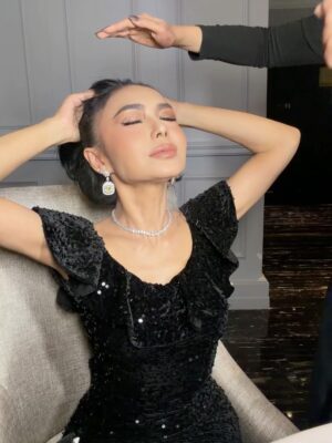 Yuni Shara Instagram - Glam session for MY PANUTAN @yunishara36 . Thankyou for having me Mbakuu yang cantiknya inside and out🤗🩷

MUA @larasocta__ 
Hair @deva_dadang
