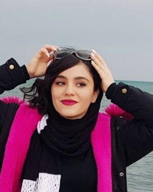 Zahra Kiani Instagram - .
وقتی مثل الماس درخشیدی ، میفهمی چرا زندگی باید انقدر بهت فشار میاورد !💎