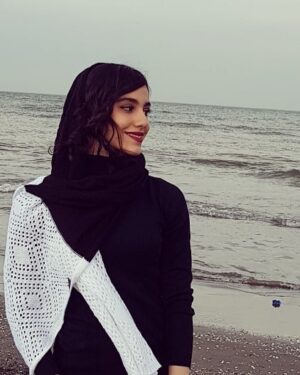 Zahra Kiani Instagram - .
وقتی مثل الماس درخشیدی ، میفهمی چرا زندگی باید انقدر بهت فشار میاورد !💎