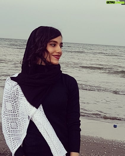 Zahra Kiani - 30.1K Likes - .
وقتی مثل الماس درخشیدی ، میفهمی چرا زندگی باید انقدر بهت فشار میاورد !💎