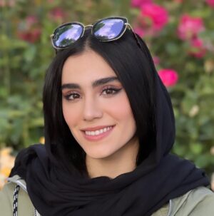 Zahra Kiani Instagram - زیبایی در هیچ چیز ابدی نیست
بجز یک ذات زیبا
که تا ابد زیباست …
#فروغ_فرخزاد
#زیبایی #ابد #لبخند #زندگي
#تجربه #مسافرت #گل #اصالت #ذات
#متن_زیبا #طبیعت #طبیعتگردی #طبیعت_زیبا