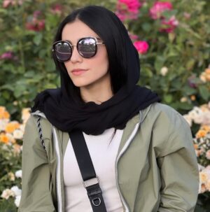 Zahra Kiani Instagram - زیبایی در هیچ چیز ابدی نیست
بجز یک ذات زیبا
که تا ابد زیباست …
#فروغ_فرخزاد
#زیبایی #ابد #لبخند #زندگي
#تجربه #مسافرت #گل #اصالت #ذات
#متن_زیبا #طبیعت #طبیعتگردی #طبیعت_زیبا