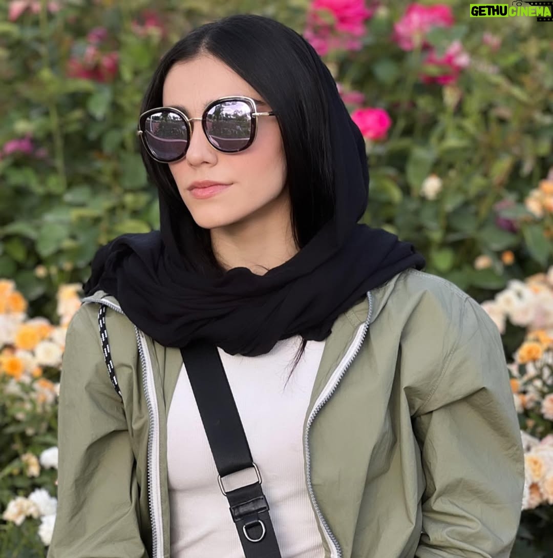 Zahra Kiani - 34.3K Likes - زیبایی در هیچ چیز ابدی نیست 
بجز یک ذات زیبا 
که تا ابد زیباست …
#فروغ_فرخزاد

#زیبایی #ابد #لبخند #زندگي
 #تجربه #مسافرت #گل #اصالت #ذات 
#متن_زیبا #طبیعت #طبیعتگردی #طبیعت_زیبا